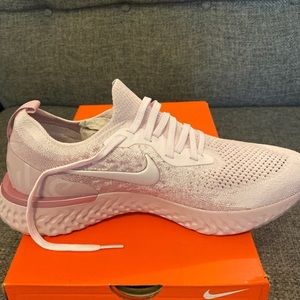 Women’s Nike Epic React Flyknit “Pearl Pink”